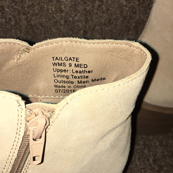 🤠 NWT Reaction Kenneth Cole Genuine Suede Booties - Picture 8 of 8
